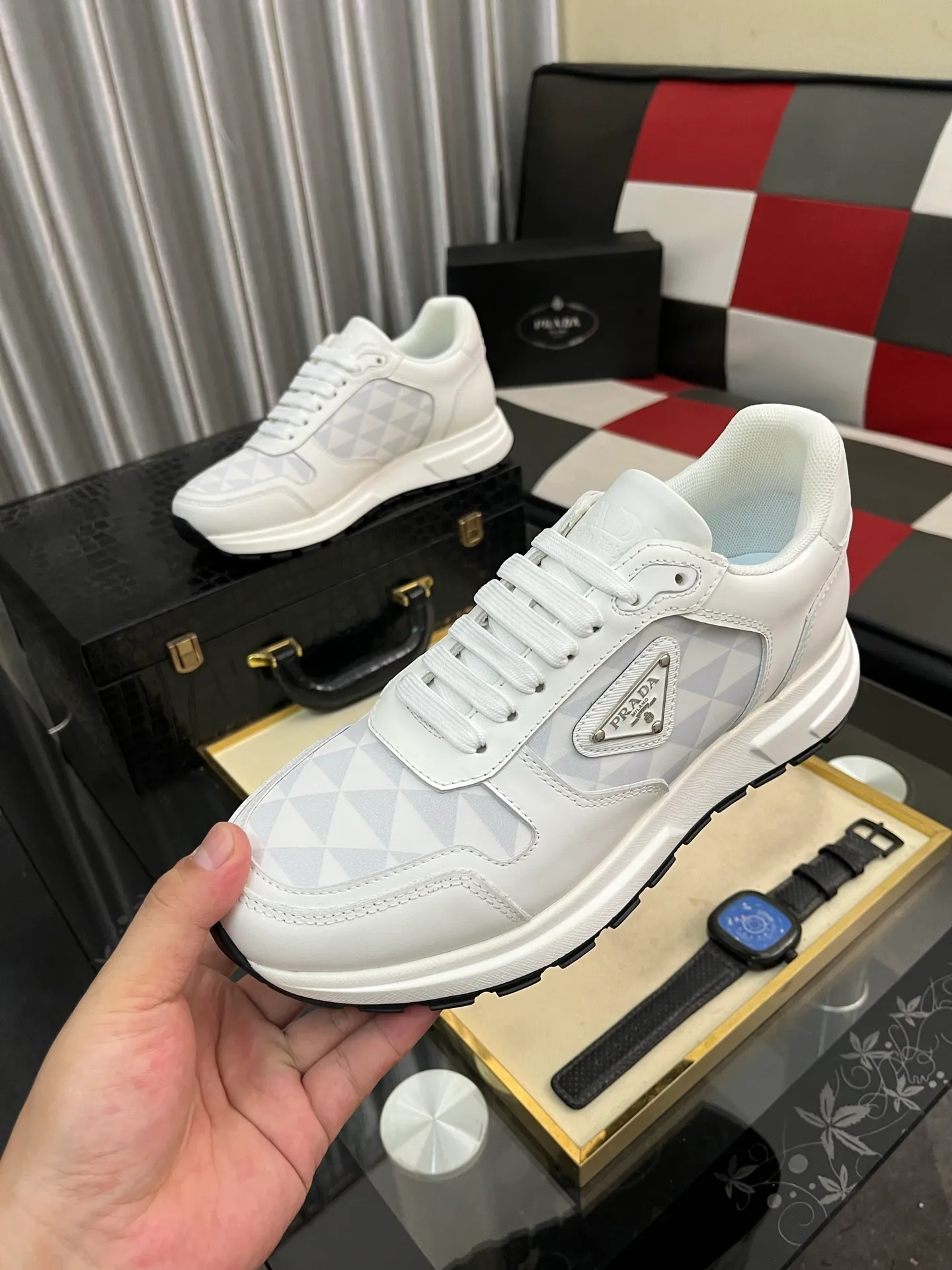 Men's men's shoes 💰420⌚️⌚️ Prada/Prada Men's new casual shoes, this sports shoe is made of imported calfskin upper with breathable mesh and breathable mesh lining. The foot pads are made of sheepskin, and the outsole is made of non-slip sports exclusive rubber outsole with logo. It feels good on the feet and is a fashionable item! Size: 38-442️⃣Colors available